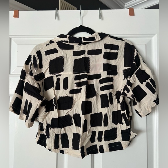 Monki Cropped Boxy Blouse in Black & White Brushstroke Top & Bottom Set - Picture 3 of 7